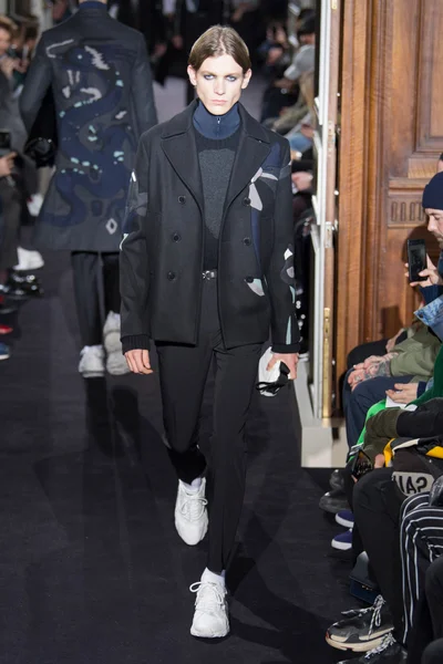 Look 11